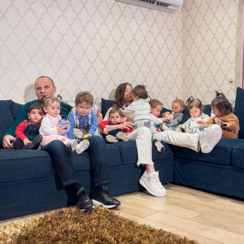 Ona była striptizerką, on skazany za zabójstwo. Mają 21 dzieci!
