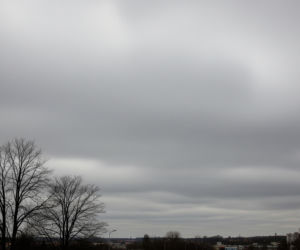 Bochnia pod grubą kołdrą chmur. Czy 8 grudnia poczujemy jeszcze jesień?