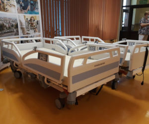 Szpital dziecięcy otrzymał specjalistyczne łóżka. To zasługa policjanta z Olsztyna