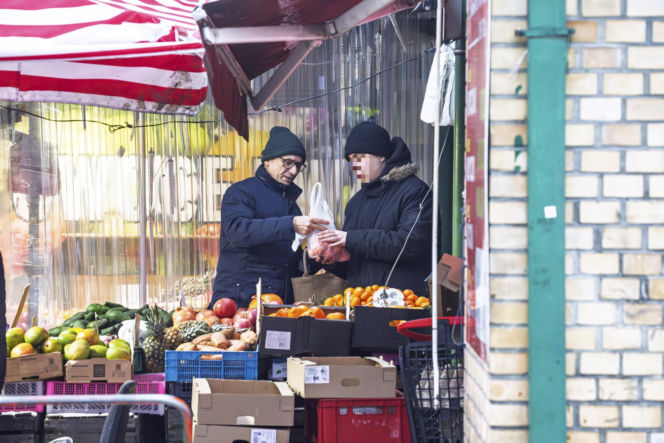 Senator Krzysztof Kwiatkowski na zakupach