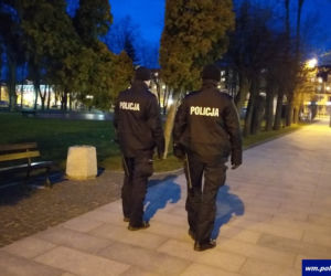 Nowe obostrzenia. Na ulicach więcej policji i wojska