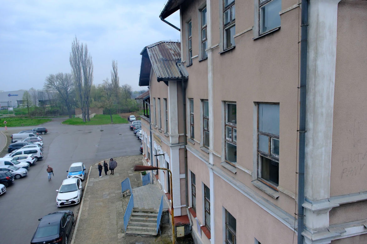 Koniec z ruiną w centrum miasta. Historyczny dworzec w Ostrowcu zyska drugie życie