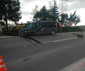 Czołówka pod Płockiem! Renault zupełnie zmiażdżone. Lądował śmigłowiec [ZDJĘCIA]