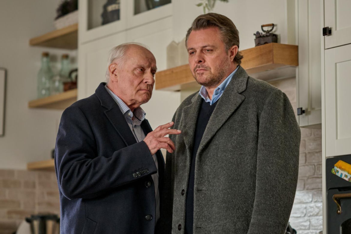 Na Wspólnej odc. 4044: Hebel (Tadeusz Huk), Konrad (Marek Bukowski)