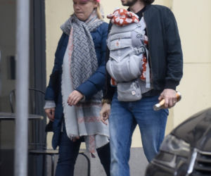 Joanna Kulig na spacerze z rodziną