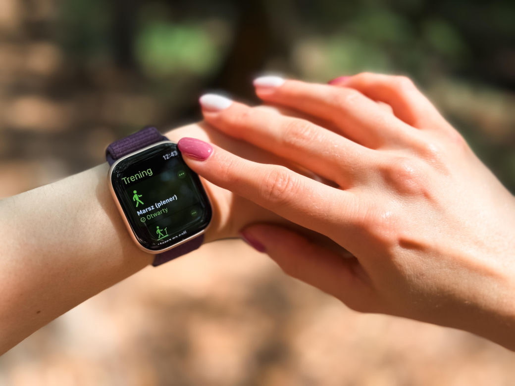 Przez kilka miesięcy ćwiczyłam z zegarkiem Apple Watch Series 10. To prawdziwy trener osobisty i koordynator zdrowia w jednym urządzeniu