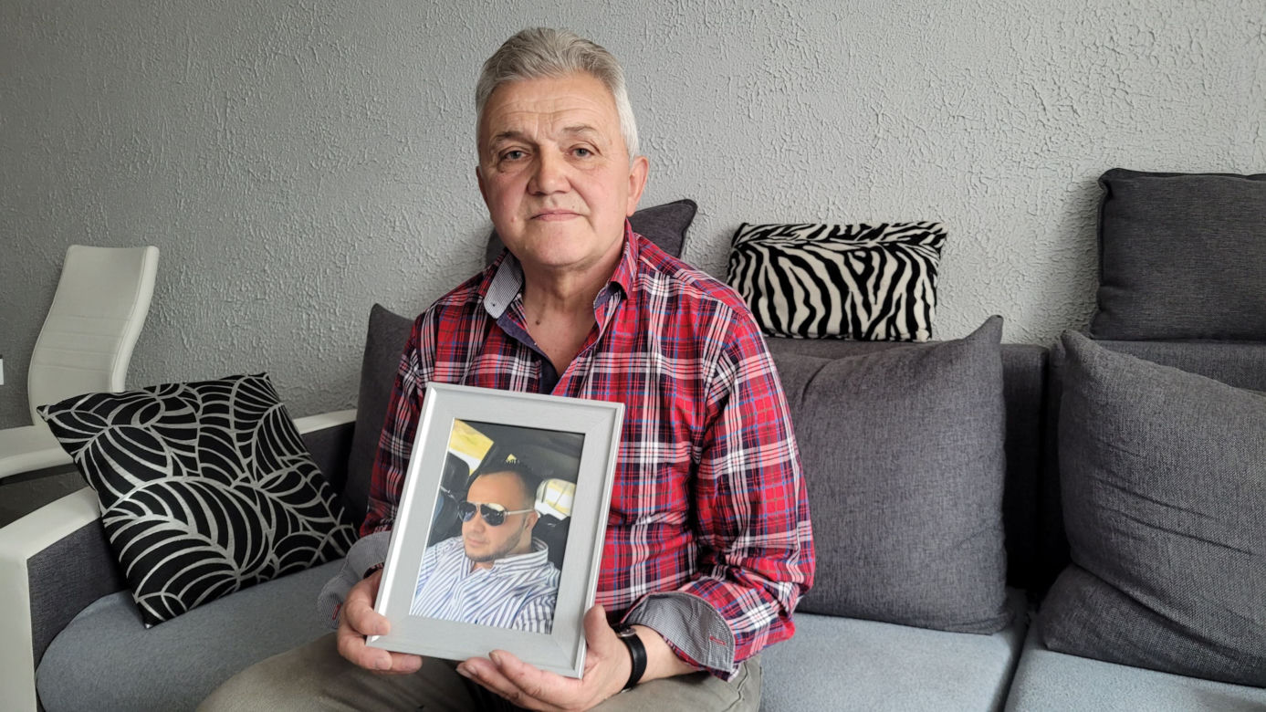 Śląskie: Zabójstwo Łukasza było jak egzekucja. Wyrok sądu oburzył ojca. "Najpierw pochowałem żonę, później syna"