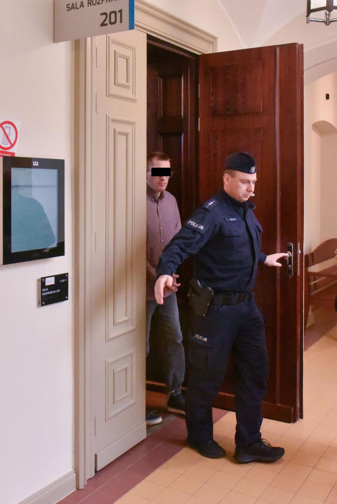 Paweł W. mógł zabić młode małżeństwo przygniatając ich samochodem do ściany