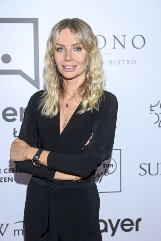 Agnieszka Woźniak - Starak znowu jeździ teslą