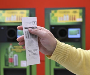 Tak Polacy zarabiają na butelkach i puszkach! Prawie 1000 zł za jednym zamachem