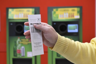 Tak Polacy zarabiają na butelkach i puszkach! Prawie 1000 zł za jednym zamachem