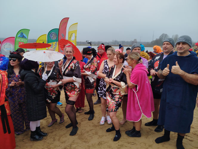 Mazowieckie Morsy otworzyły sezon morsowania 2025/2026 nad zalewem w Siedlcach