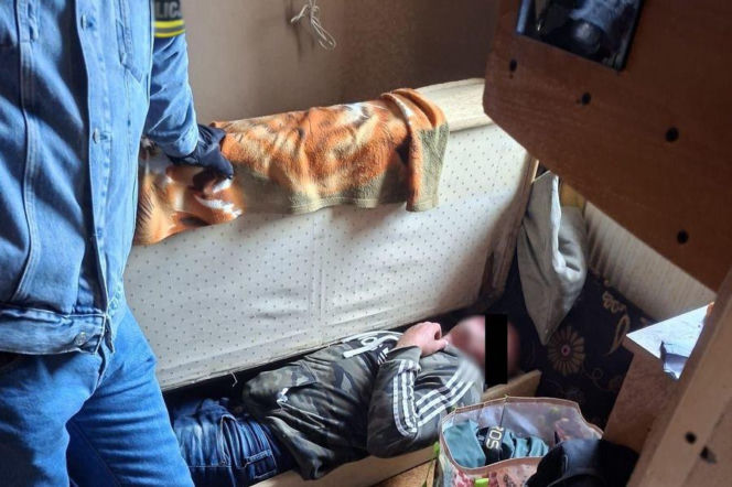 Poszukiwany 32-latek próbował oszukać policjantów. Zaskakujący pomysł na kryjówkę