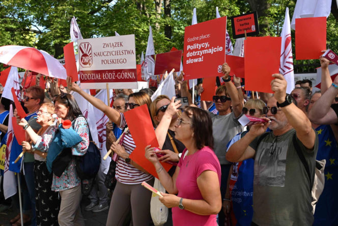 Protest nauczycieli. Chcą podwyżek. Ile zarabia się w polskich szkołach?