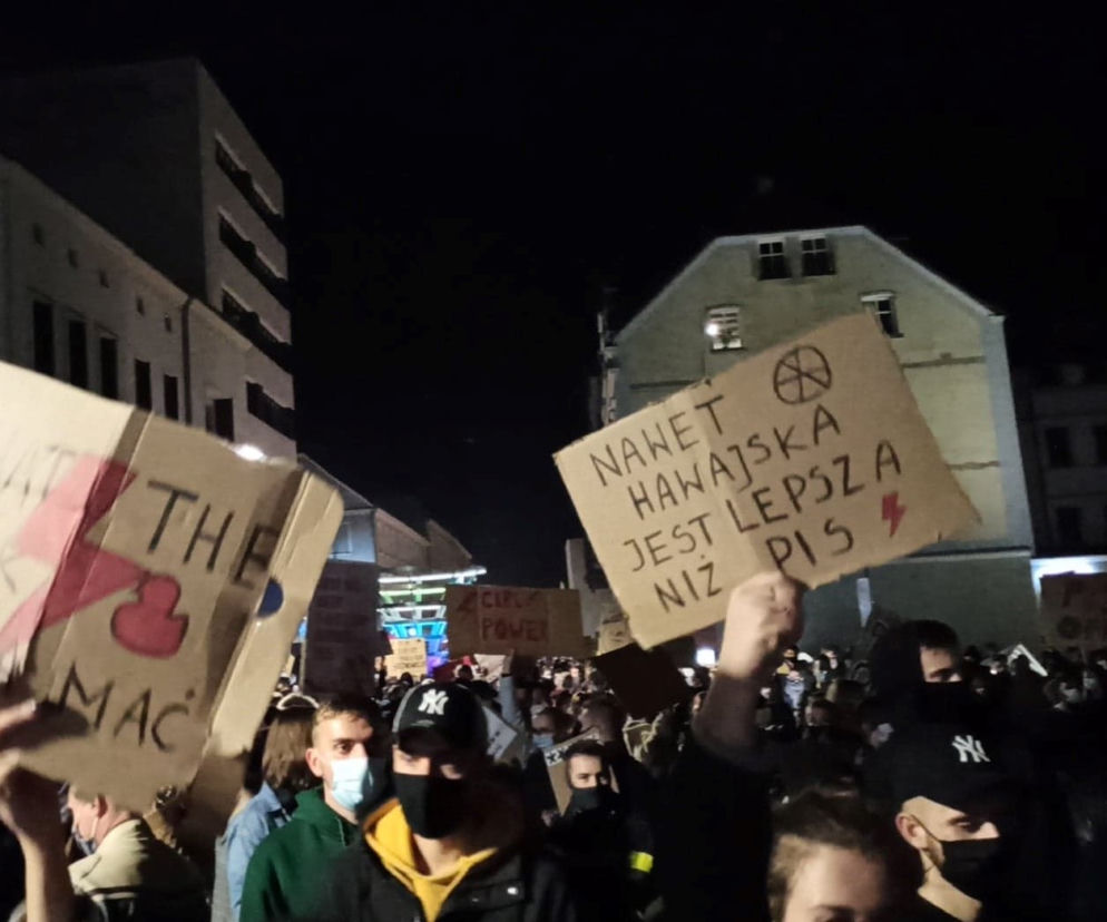 Najlepsze transparenty! Strajk Kobiet [ZDJĘCIA]