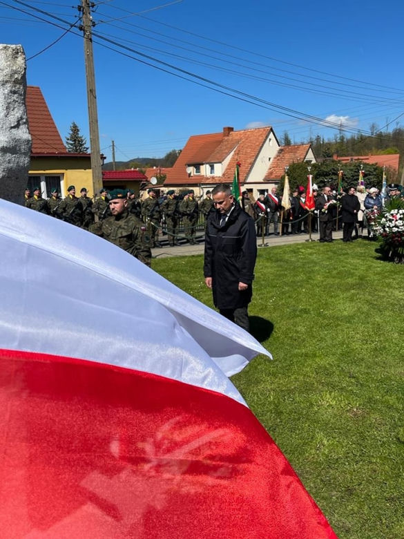 Odsłonięcie monumentu smoleńskiego w Czarnym Borze