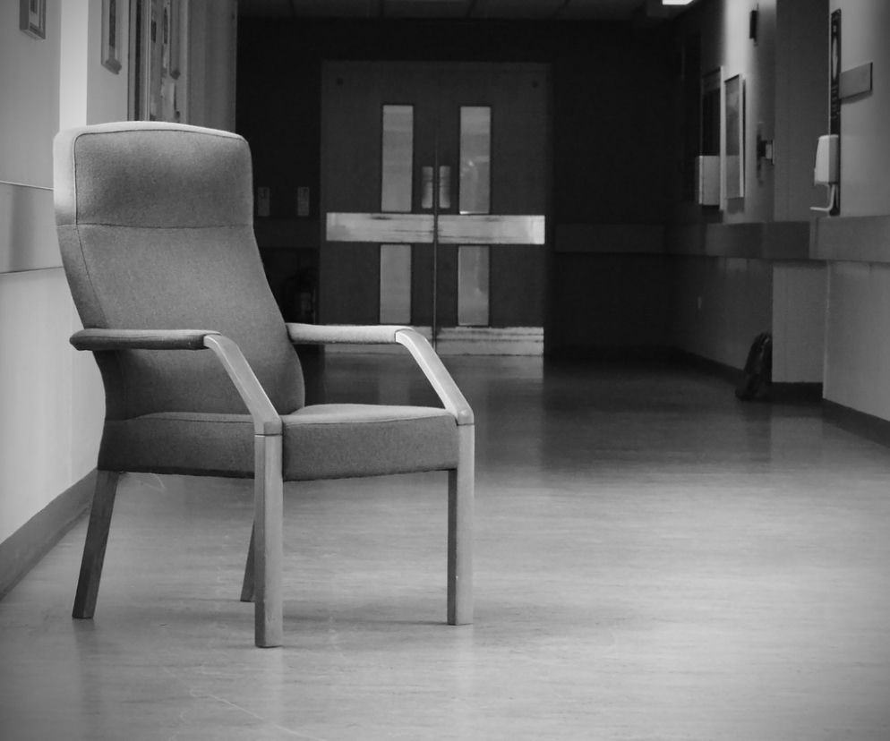 70-letni pan Władysław UMIERAŁ w szpitalu na krześle. FATALNA pomyłka lekarzy?