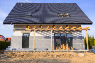 Rząd interweniuje w Czystym Powietrzu. Będą pieniądze na naprawę błędów i pomoc poszkodowanym przez nieuczciwe firmy