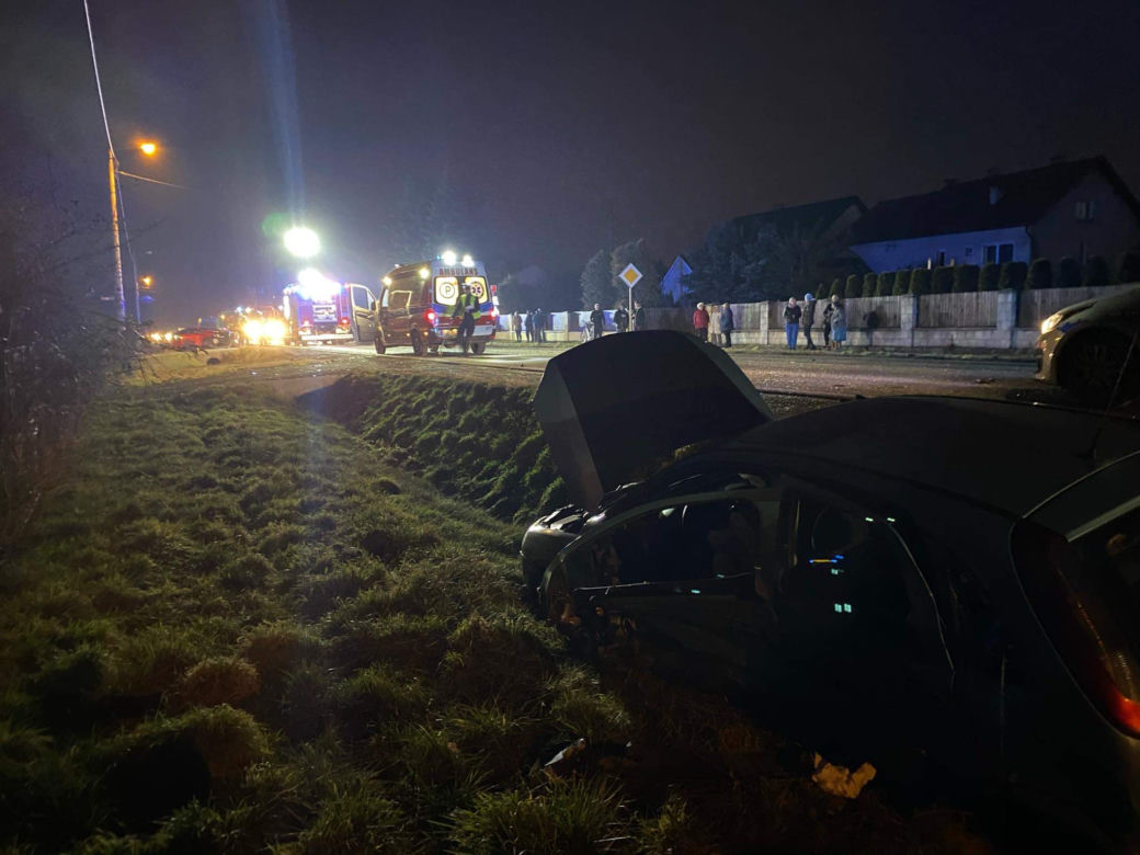 Czołowe zderzenie trzech aut pod Krakowem