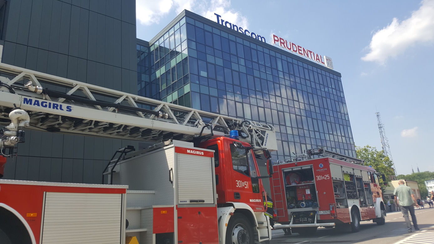 Białystok. Pożar w biurowcu przy ul. Świętojańskiej. Ponad 200 osób opuściło budynek