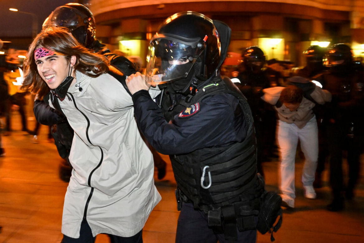 Rosjanie wyszli na ulice. Kilkaset osób zatrzymanych za protesty przeciwko mobilizacji 