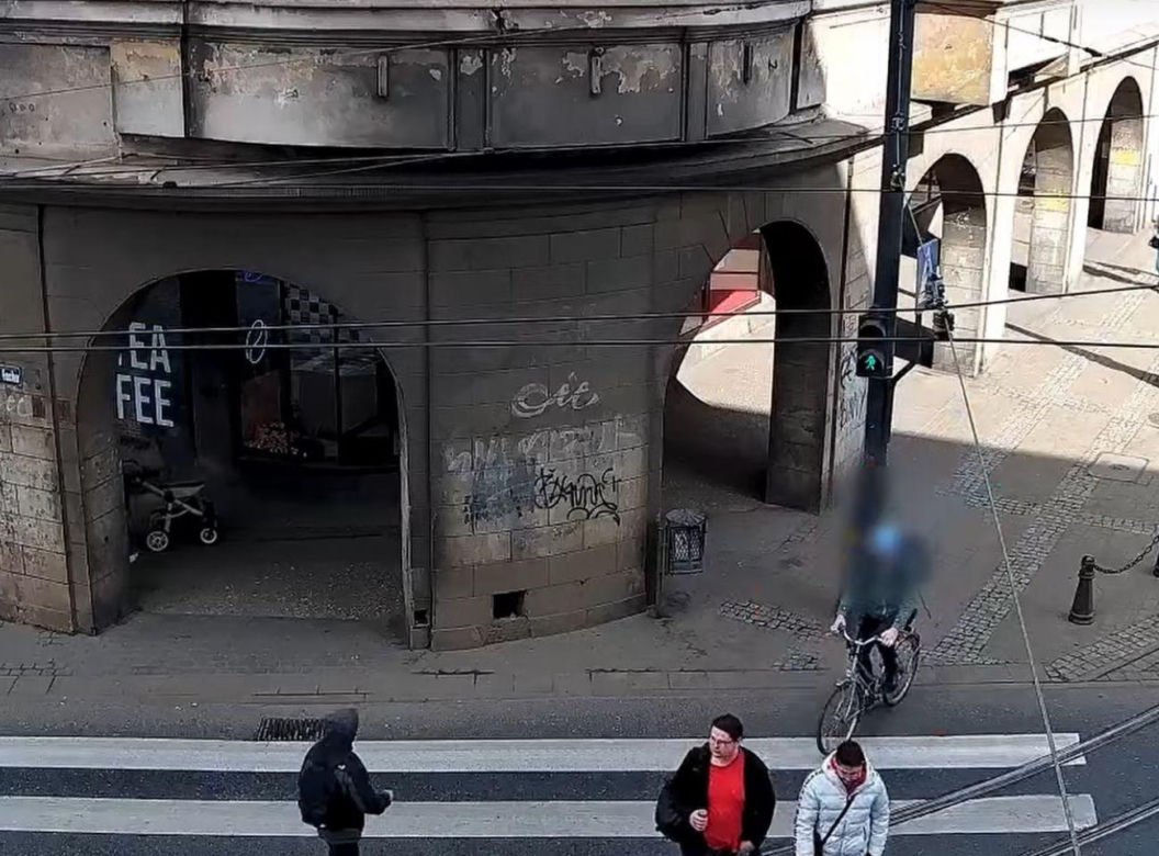 Policjanci wypatrzyli na miejskim monitoringu w centrum Bydgoszczy prawie 100 rowerzystów. W każdym przypadku coś było nie tak