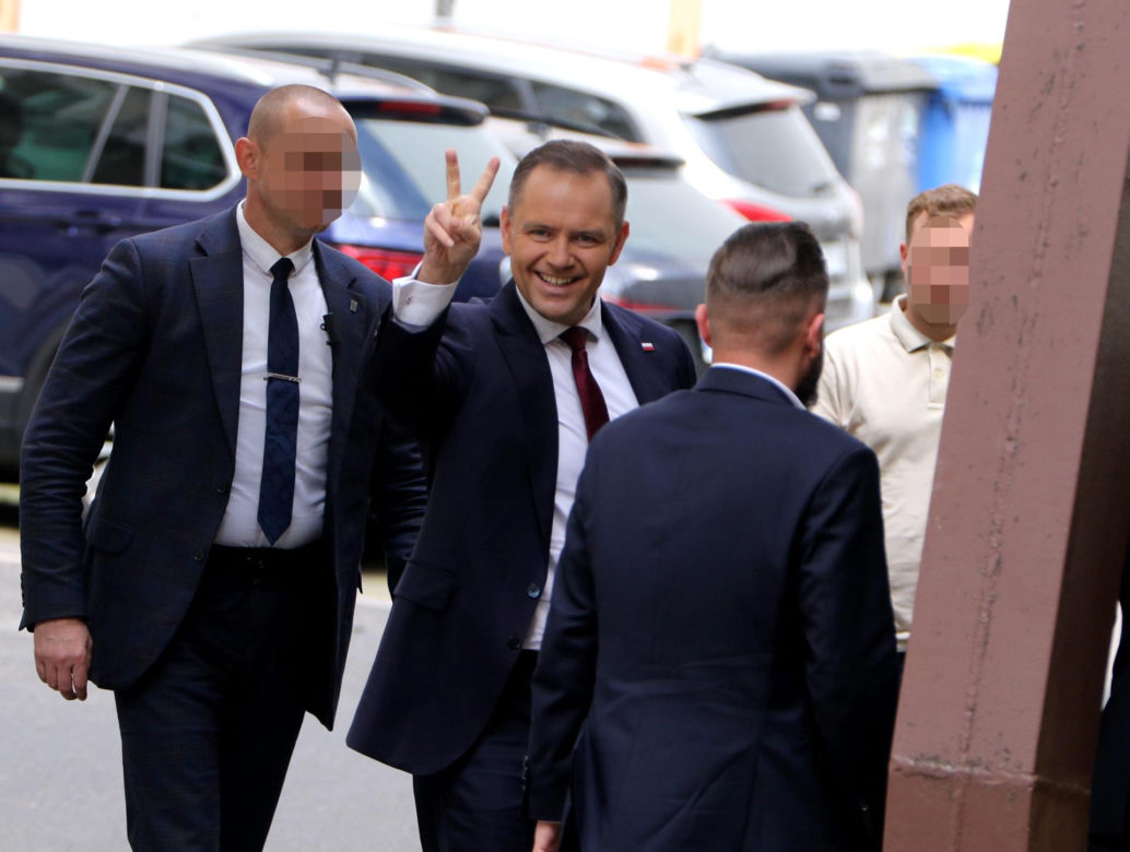 Zjechali na spotkanie do siedziby PiS na Nowogrodzką
