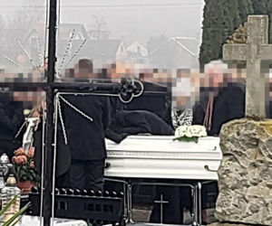 Pogrzeb 11-letniego aktora. Nikodem Marecki spoczął w białej trumnie. Żegnały go tłumy