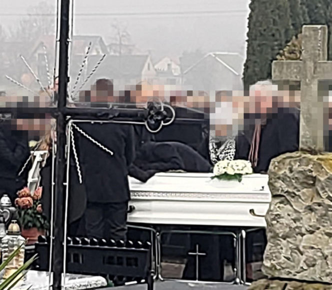 Pogrzeb 11-letniego aktora. Nikodem Marecki spoczął w białej trumnie. Żegnały go tłumy