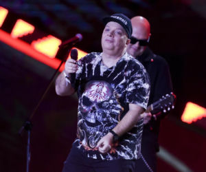 Krzysztof Skiba i jego wizerunek na przestrzeni lat. Tak zmieniał się lider Big Cyca