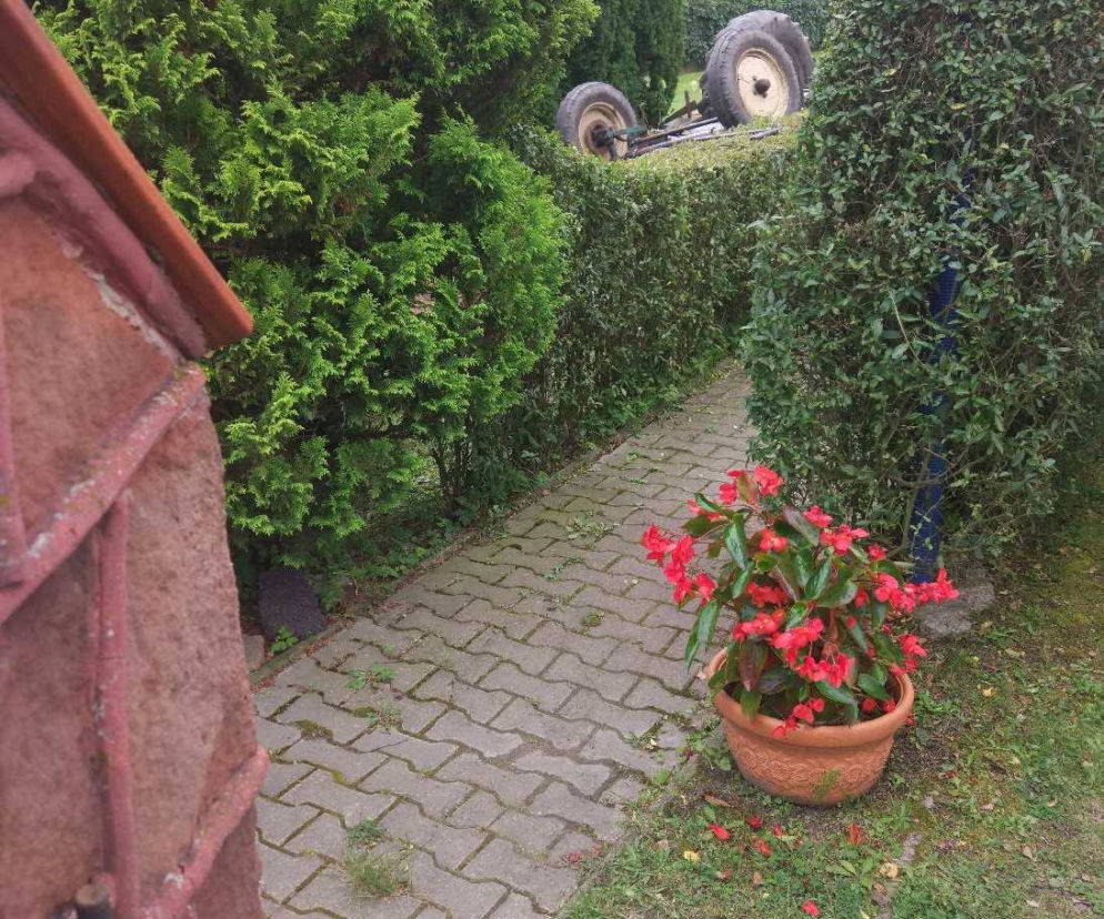 Tragiczny wypadek w Porębie. Ciągnik zmiażdżył mężczyznę