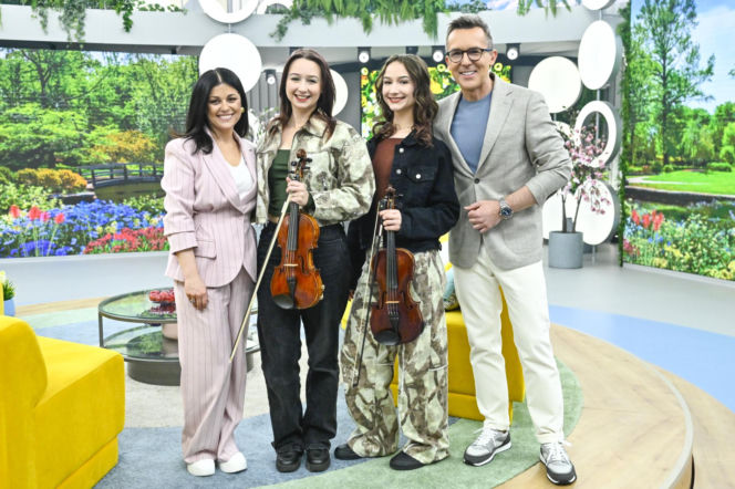 Garnitur Kasi Cichopek idealnie sprawdzi się na Komunię. Ten kolor idealnie wpisuje się w wiosenne trendy