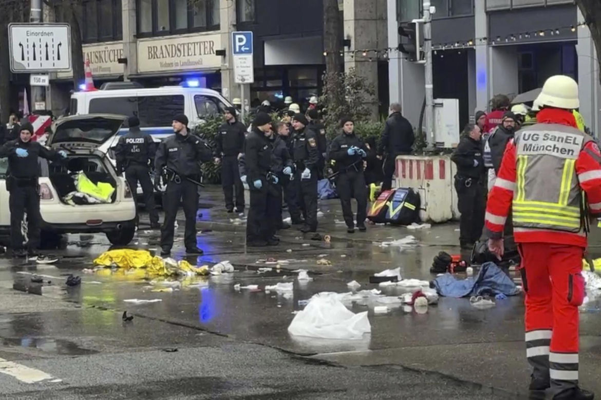 Kierowca wjechał w grupę ludzi w Monachium