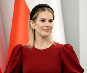 Marta Nawrocka w czerwieni