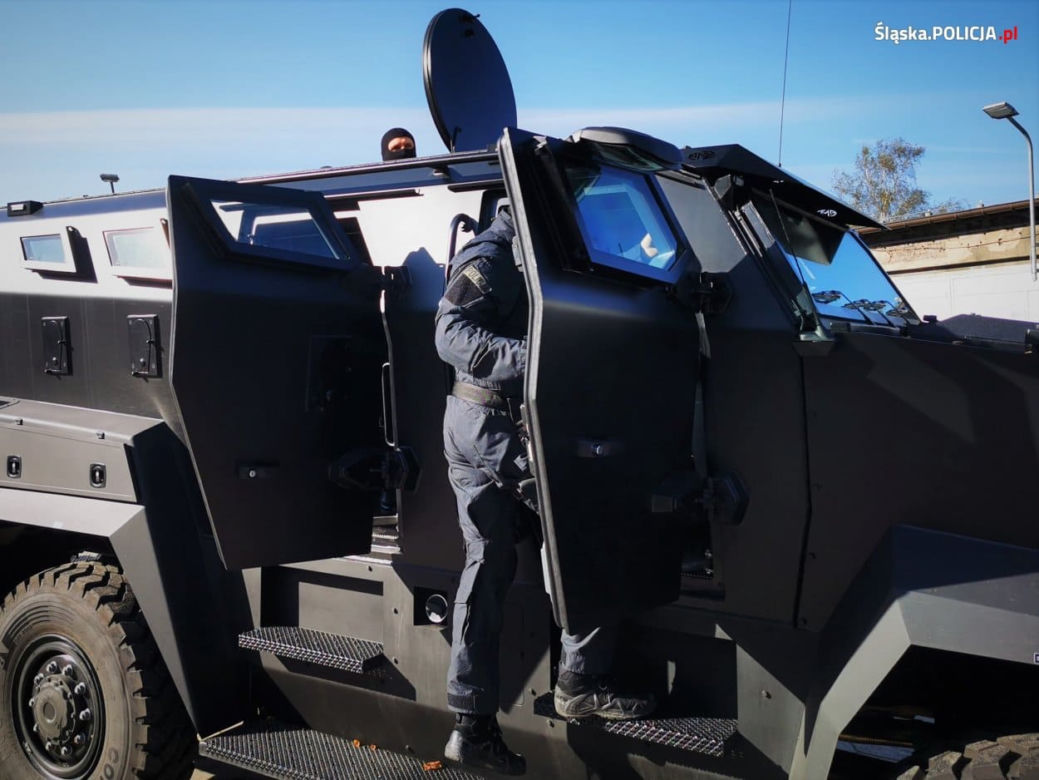 Śląscy policjanci dostali wóz opancerzony za 3 miliony złotych. Wygląda kosmicznie! [ZDJĘCIA, WIDEO]