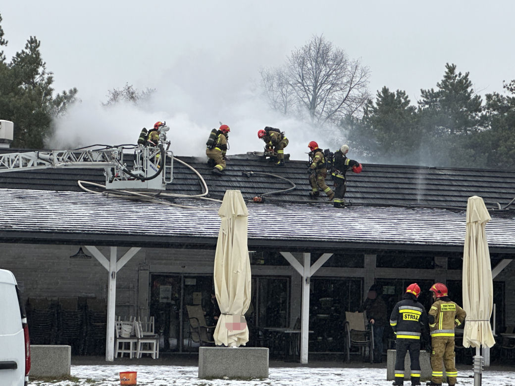 Płonie restauracja na Choszczówce. Na miejscu ponad 10 zastępów straży pożarnej