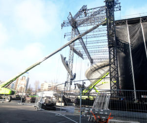 Scena Sylwestra z Dwójką TVP w trakcie budowy