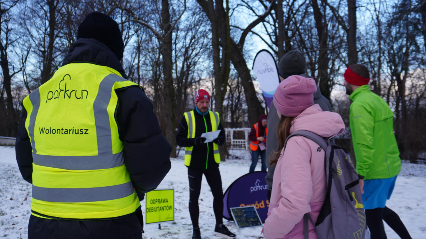 Parkrun w stolicy woj. lubelskiego. Pierwsza sobota 2025 roku na sportowo w Ogrodzie Saskim w Lublinie. Zdjęcia