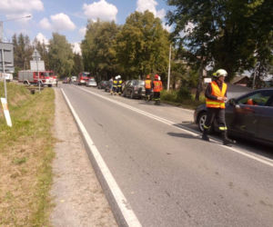 KARAMBOL w Dąbrówce Tuchowskiej. Zderzyło się pięć samochodów