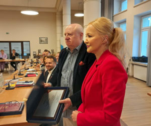 Maciej Siembieda Honorowym Obywatelem Starachowic. Wielki powrót mistrza na ulicę Skalistą