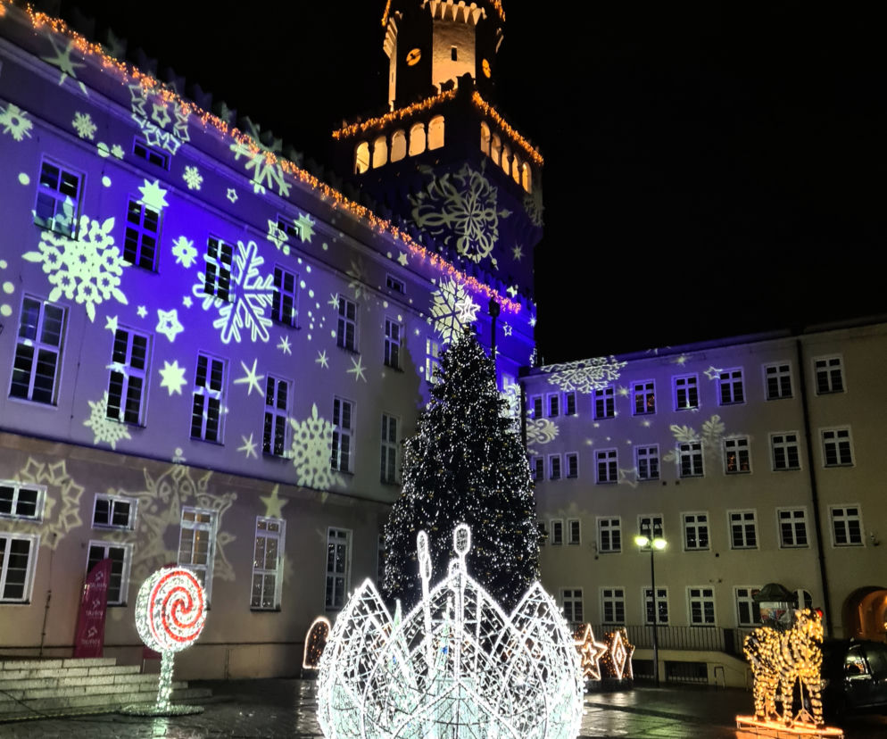 Opole. Świąteczny klimat na RYNKU! Zobacz, jak wygląda centrum miasta na Święta! [ZDJĘCIA]