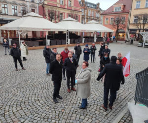 Nigdy więcej wojny! Protest na rynku w Lesznie