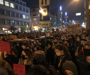 Protest kobiet w Katowicach. Tłumy strajkują przeciwko zakazowi aborcji
