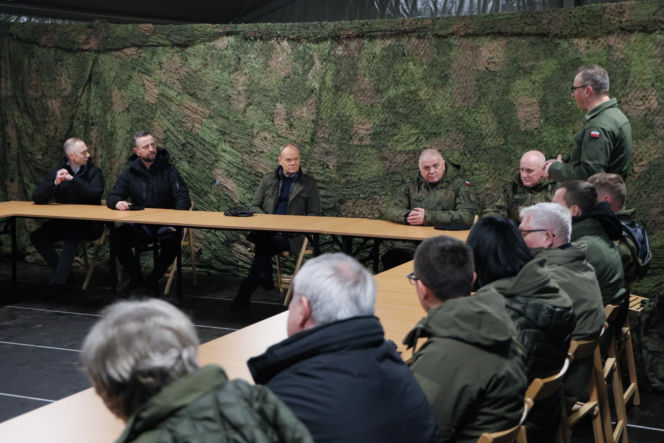 Premier i szef MON na poligonie w Zielonce obserwowali testy bezzałogowców