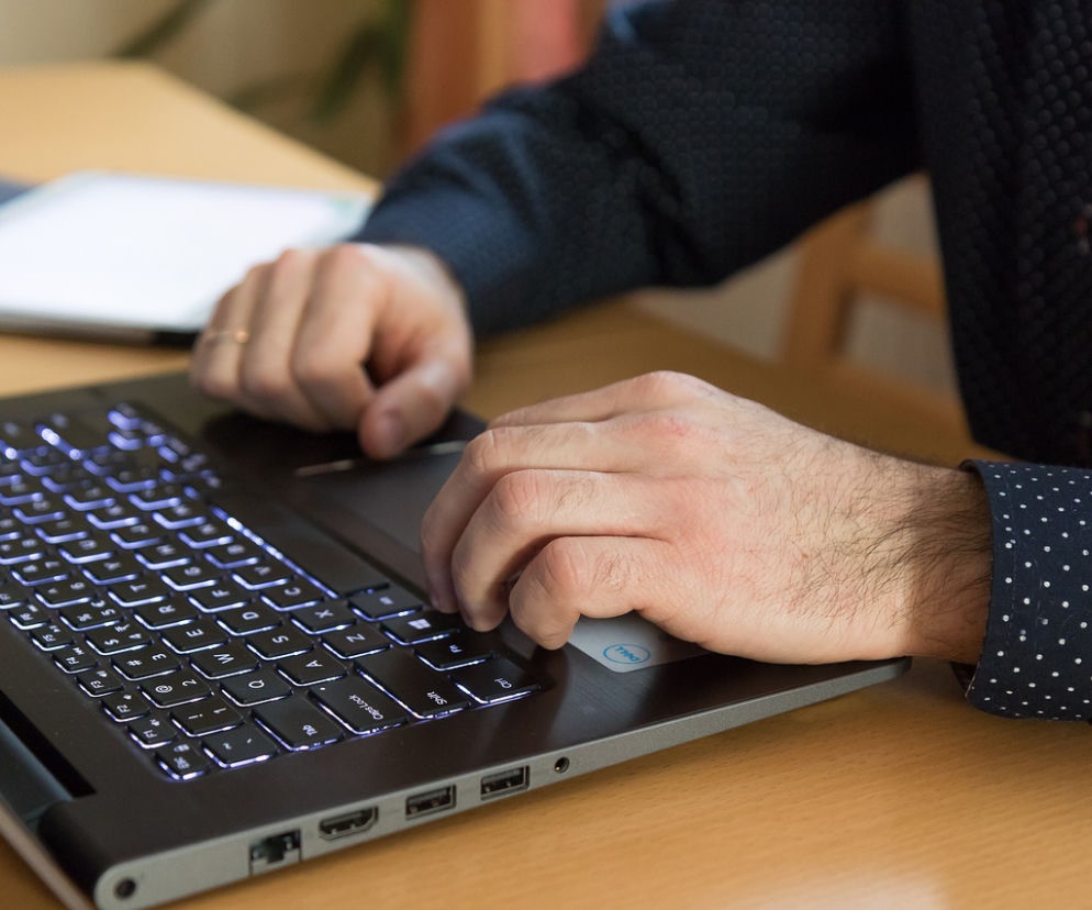 Małopolska: Chciał sprzedać swoją nerkę przez Internet za 6 tys. Teraz odpowie przed sądem
