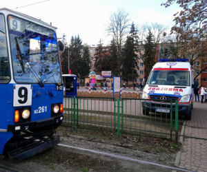 Dramatyczny wypadek w Krakowie. Tramwaj zderzył się z autobusem, są ranni