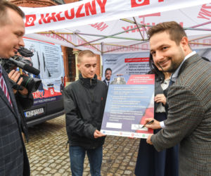 Patryk Jaki podpisał 7 zobowiązań