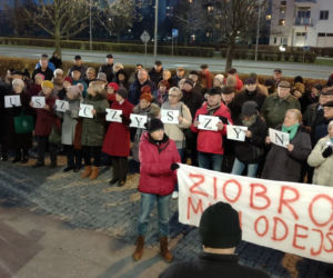 Radom: Manifestowali w obronie sędziów. Ponad 100 osób osób wzięło udział w demonstracji