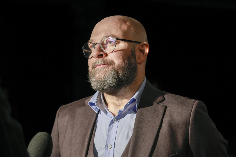 Od amanta z „Magdy M.” do twardziela z brodą. Tak przez lata zmieniał się Szymon Bobrowski