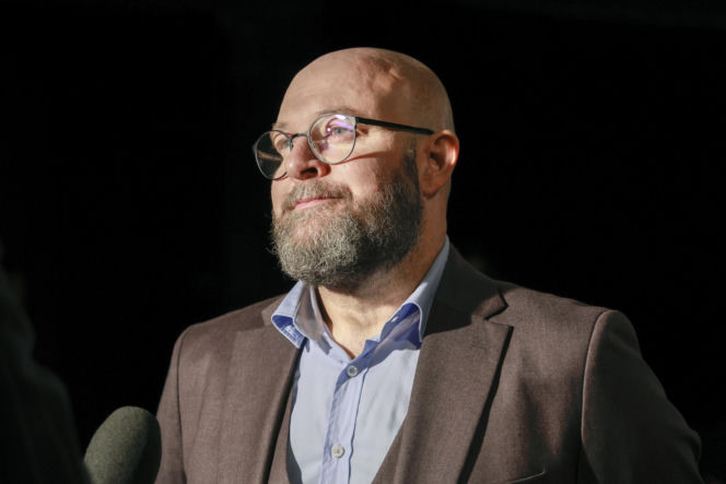 Od amanta z „Magdy M.” do twardziela z brodą. Tak przez lata zmieniał się Szymon Bobrowski